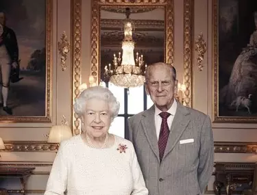 Regina Elisabeta A II-a și Prințul Philip Marchează Cea De ...