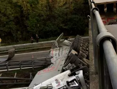 Tanara care cauta om mai in varsta