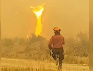 Cum Se LuptÄƒ Pompierii Cu O TornadÄƒ De Foc Libertatea