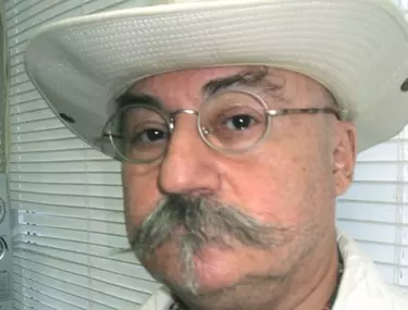 Victima Unui Accident Stupid Folkistul Doru StÄƒnculescu È™i A Luxat Genunchiul DupÄƒ Ce A CÄƒlcat Intr Un Excrement De Caine Libertatea