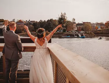 VIDEO | Bătaie în toată regula la o nuntă din Canada: „Săraca mireasă şi săracul mire”