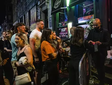 ViaÈ›a In Danemarca DupÄƒ Introducerea Unui Corona Pass Intr Un Bar Era AÈ™a Aglomerat CÄƒ Am Zis CÄƒ E PuÈ›in Iresponsabil Libertatea