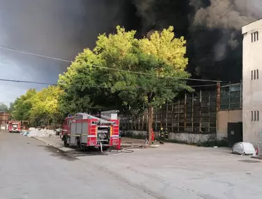 Incendiu La O HalÄƒ De ProducÈ›ie A Polistirenului Din DamboviÈ›a A Fost Emis Un Mesaj Ro Alert Din Cauza DegajÄƒrilor Mari De Fum Libertatea