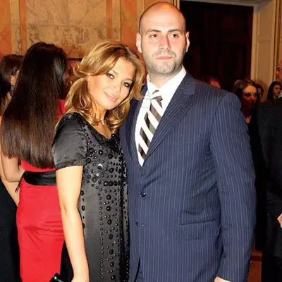 oficial-gina-pistol-din-nou-in-bratele-lui-nicola-1