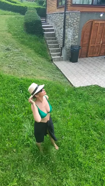 andreea marin costum baie casa tara telega prahova (6)