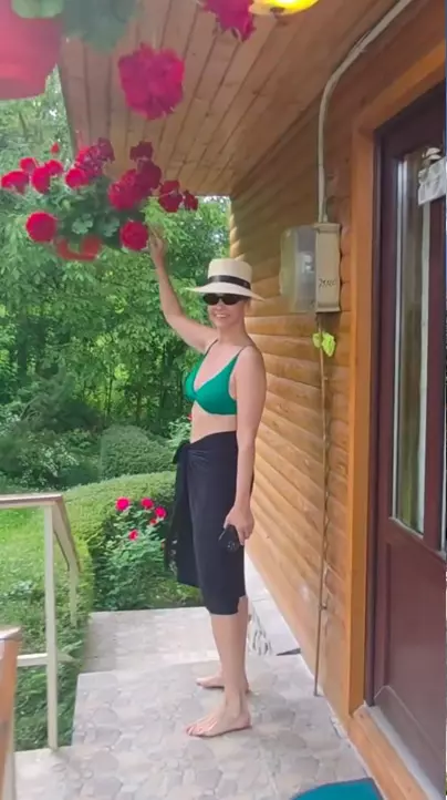 andreea marin costum baie casa tara telega prahova (4)
