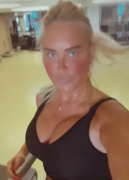 vica blochina pe banda in bodrum