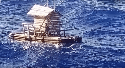 Povestea tânărului de 18 ani care a reuşit să supravieţuiască 49 de zile în Oceanul Pacific pe o barcă din lemn