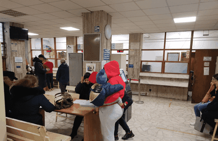 Prima zi de lucru din 2026, așteptată de români „ca pâinea caldă”. Birocrația a rămas la locul ei. „La 7.30 ne așteptau la ușă”