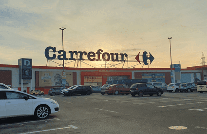 Carrefour sau „CarFur”? Scenariul sumbru al unui cunoscut economist după vânzarea lanțului francez de magazine