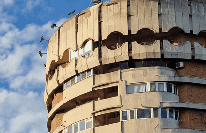 Povestea arhitectului care a proiectat „Blocul Creion“ din Constanța. „Să pui un bloc la doi-trei metri de altul mi se pare inacceptabil“