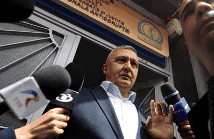 „Ar trebui să demisioneze imediat. Rușii își freacă mâinile de bucurie!”. Generali de top reacționează după ce șeful Armatei a devenit suspect la DNA
