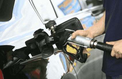 Prețul carburanților, umflat nejustificat în România. Transportatorii economisesc 3.000 de lei la un plin făcut în Bulgaria