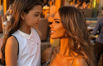 Bianca și fiica ei, ținute extravagante de Revelion, în Dubai. Sofia, fashionistă de mică, a arătat ca o adevărată prințesă, în timp ce Bianca a ales luxul absolut