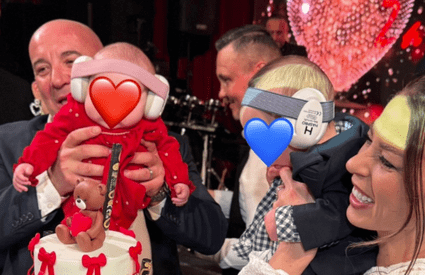 Roxana Nemeș, botez de lux pentru gemenii ei, dar stai să vezi cine sunt nașii! Nimeni nu se aștepta! Persoane sus puse! Ce nume superbe au copilașii și cum a arătat tortul. Ospăț regal, decor roșu, ținute spectaculoase