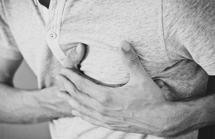 Semnul banal care apare cu o zi înainte de infarct. Avertismentul ignorat de mii de români