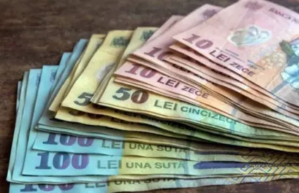 Când vor fi virate bursele elevilor aferente lunilor septembrie şi octombrie: Banii vor intra direct pe carduri