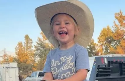 O fetiță de 3 ani a fost strivită mortal de calul familiei, sub privirile neputincioase ale mamei sale: „Inimile noastre sunt zdrobite”