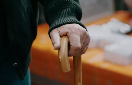 Crește indemnizația de însoțitor! Ce sume vor primi beneficiarii de la data de 1 iulie