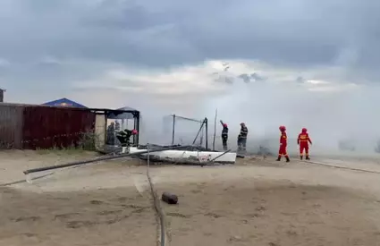 O magazie a fost cuprinsă de foc pe plaja Zoom, din Constanța! Ce se întâmplă la fața locului, în aceste momente