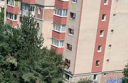 Trei surori de 12, 14 și 16 ani s-au aruncat de la etajul 9 după ce părinții le-au... Vezi mai mult