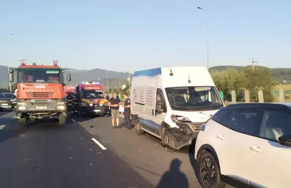 Incident rutier cu patru mașini pe A1! Traficul a fost deviat pe o singură bandă, în apropiere de Sibiu