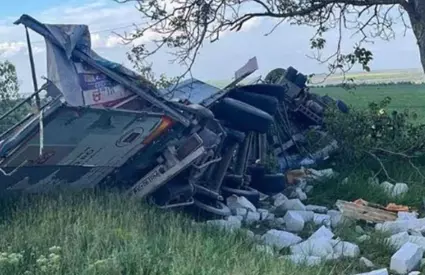 Tir făcut bucăți pe un drum din Republica Moldova. Doi români și-au pierdut viața în urma accidentului violent