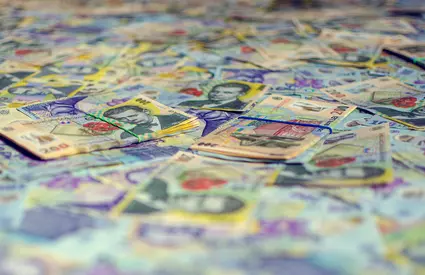 Bani în plus pentru pensionari! Suma intră direct pe card. Cine se bucură de ajutor înainte de Crăciun