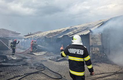 17 locuințe sociale au fost înghițite de foc, la Orăștie! Ce se întâmplă cu locatarii în aceste momente