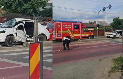 Șoferul unei basculante a trecut pe roșu și a lovit putenic o mașină, în Chitila. Bărbatul din autoturism este în stare gravă