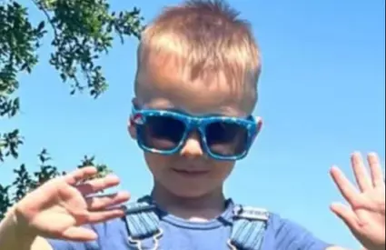 „A zis mami și a căzut ca secerat” Care au fost ultimele cuvinte ale băiețelului care s-a stins la un loc de joacă. Părinții povestesc clipele de groază