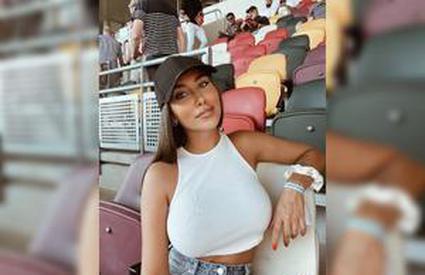 Sosia lui Kim Kardashian vine la marele meci și le va face galerie roș-albilor