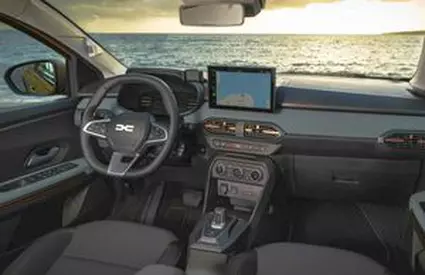 Noul model Dacia se transformă total » Lansează încă un SUV care se va bate cu Renault și Peugeot: primele imagini