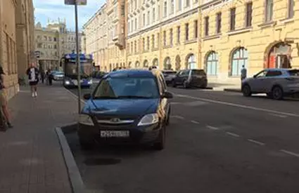 Un celebru vlogger român, aflat în Sankt Petersburg, chiar în timpul negocierilor de pace Rusia-Ucraina, șocat de mașina văzută pe străzi: „Sunt multe, peste tot!”