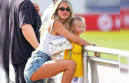 Diletta Leotta a „perturbat” antrenamentul lui Schalke