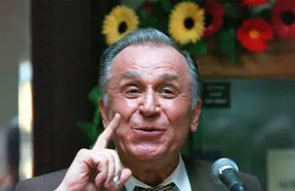 „Ion Iliescu a știut cum să divizeze, ca să stăpânească” » Verdictul aspru al unui profesor universitar: „Emil Constantinescu l-a întrebat dacă crede în Dumnezeu, eu l-aș mai fi întrebat ceva”