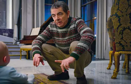 Îl recunoști, da? Aici avea 17 ani, acum a împlinit 71! E un nume uriaș, nu e om să nu-l cunoască, nu e om să nu-l iubească! E plin de bani, dar comoara lui e familia: două soții, trei copii