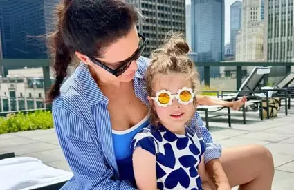 „Mi-e atât de bine...Nu mă mai întorc în România niciodată!”, spune vedeta noastră, mutată peste hotare. Are un soț tânăr, frumos și bogat: „N-aș fi crezut că mai există asemenea bărbați pe lume!”