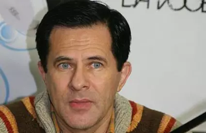 Toată țara se roagă pentru el, dar și cele trei soții și cei doi copii. Cine sunt femeile din viața lui Doru Octavian Dumitru. Trecutul neștiut al comediantului, care azi trece printr-o mare cumpănă