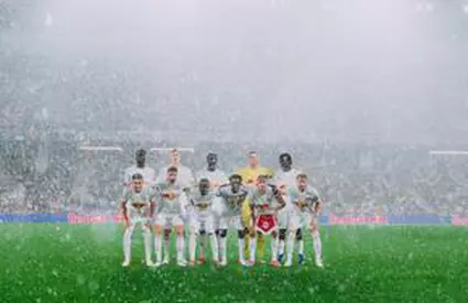La nici 100 km de Dunăre, meciul european al lui Vlad Dragomir a fost oprit din cauza ploilor » Imagini rare pe un stadion