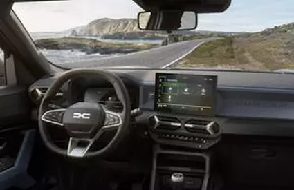 Mașina comunistă va avea un nou model după o pauză de 50 de ani » Au copiat Dacia: imagini în premieră