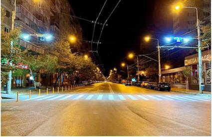 Becurile de pe străzile Capitalei, la preț de lux. Primăria București ar fi plătit cu 4 milioane de euro peste prețul pieței pentru iluminatul LED