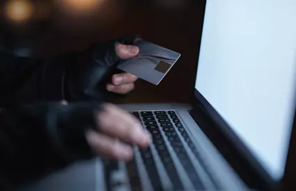 Caz incredibil în Franța! A furat 200.000 de euro dându-se drept un fotbalist celebru! Metoda incredibilă cu care a păcălit sistemul