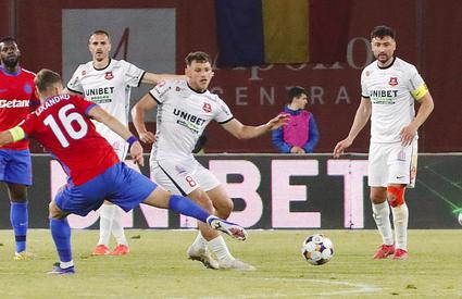 Fotbalist din SuperLiga, anchetat într-un dosar cu prejudiciu de 3,5 milioane de euro! Legătura cu mafia din Polonia