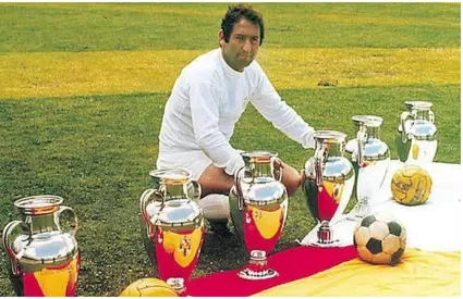 Top 5 fotbaliști cu cele mai multe trofee Champions League / CCE câștigate. Puțini români au auzit de numele de pe primul loc