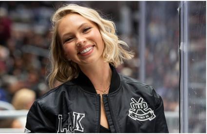 Cum a devenit viral starul suspendat din Premier League. A folosit-o pe iubita sa pe post de haltere