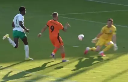 Daniel Bîrligea, ratare uriașă singur cu portarul! Atacantul a irosit o șansă incredibilă. Video