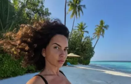 Fără filtre pe plajă! Cele mai spectaculoase poze cu vedetele noastre în costum de baie [FOTO]