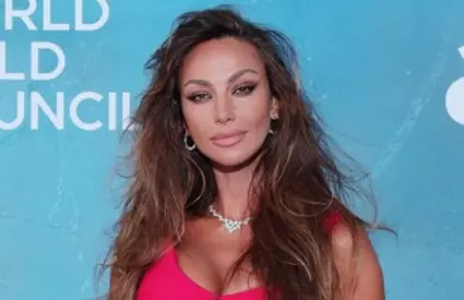 A purtat o rochie spectaculoasă tip sirenă, dar a fugit de fotografi: De ce s-a mișcat Mădălina Ghenea la Cannes „ca un infractor căutat”