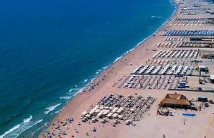 Fumatul, limitat pe litoralul românesc. Cum vor fi "reorganizate" plajele în această vară